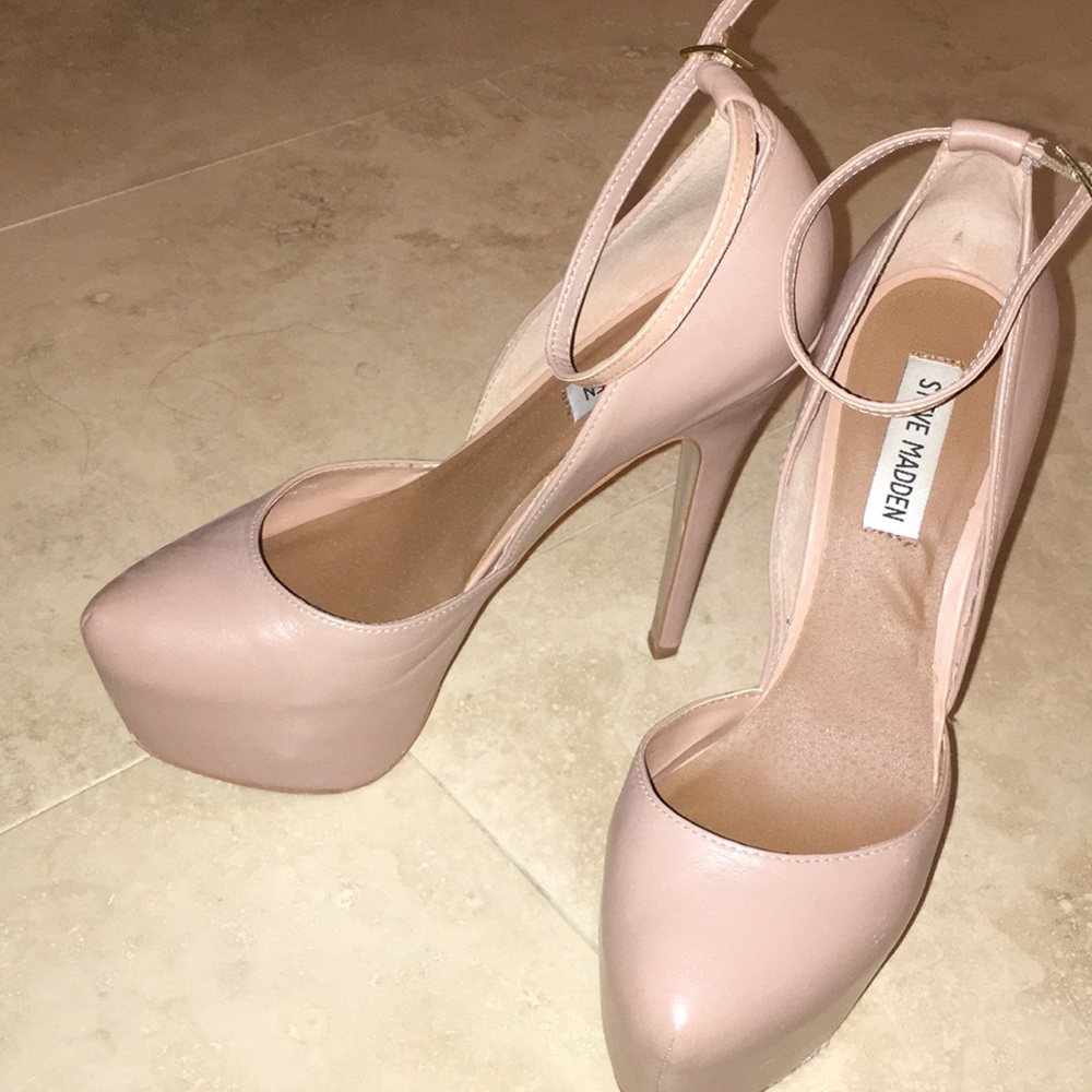 Steve Madden Nude Pump