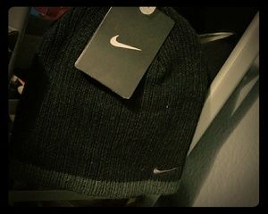 Nike beanie hat with gloves !