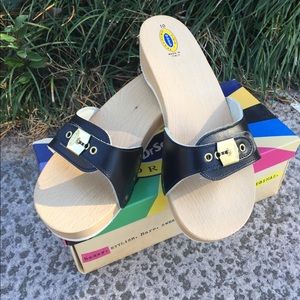 dr scholl wooden shoes with the toe bump