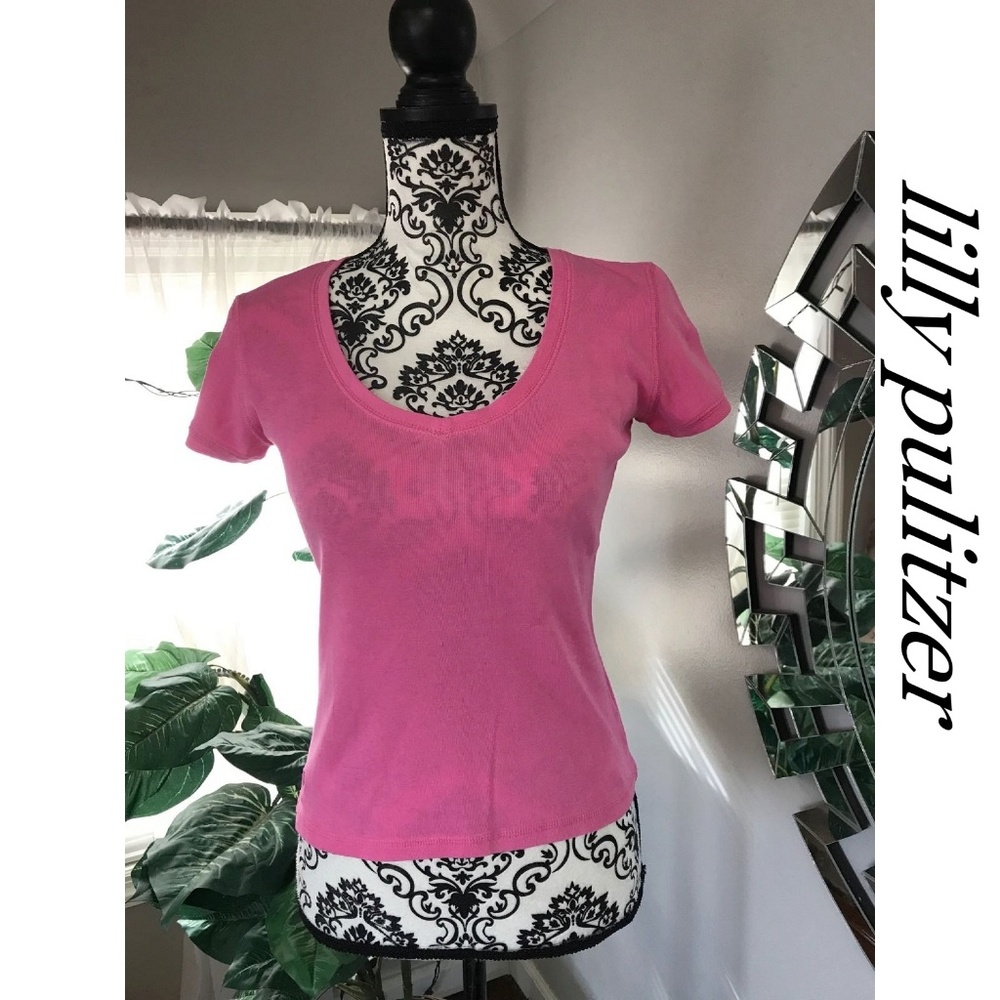 Lilly Pulitzer women V neck T shirt