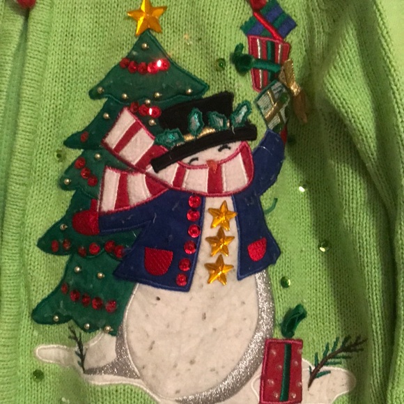 Christmas 🎅🏻 Sweater - Picture 3 of 6