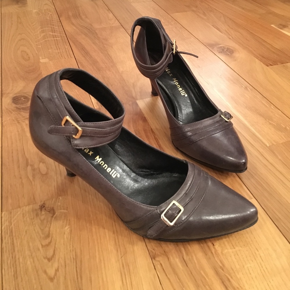 Max Monelli grey leather pump with ankle strap