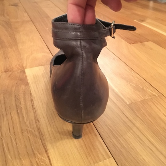 Max Monelli grey leather pump with ankle strap - Picture 3 of 4