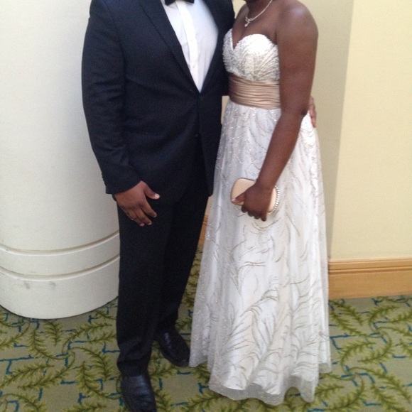 Beautiful Gown - Picture 3 of 7