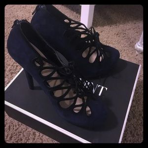 Shoemint black and blue suede pumps