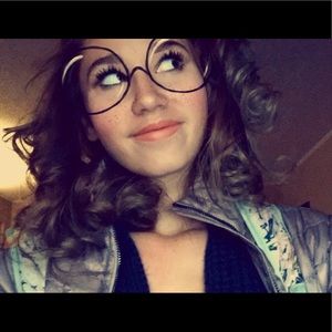 Meet your Posher, Olivia