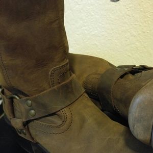 BROWN LEATHER BOOTS
