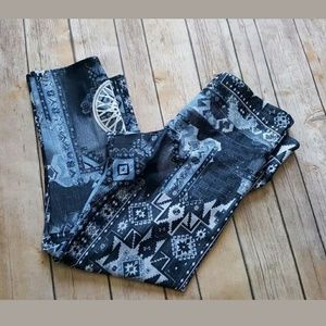 NEW Onzie Soulcycle Blue Aztec Capri legging S/M