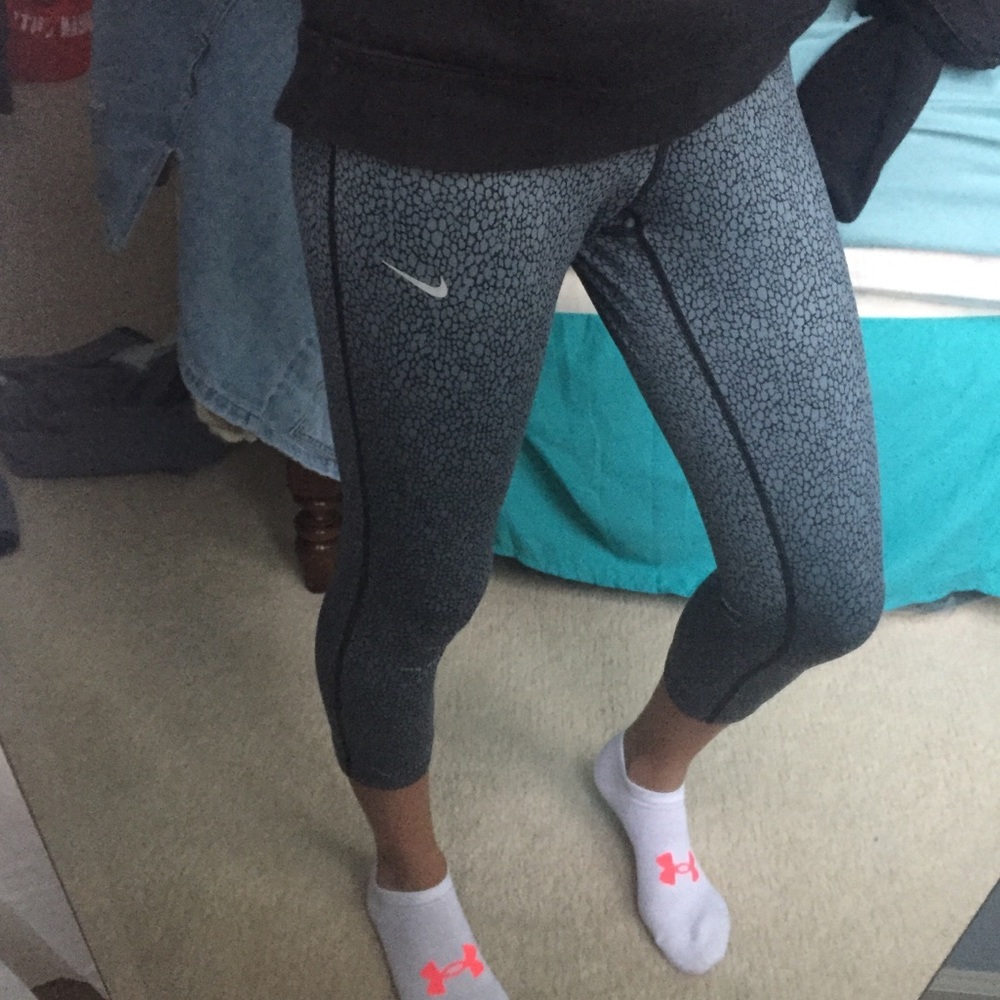 New Dri- Fit Nike crop leggings in grey