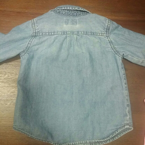 2 button down shirts - Picture 4 of 6