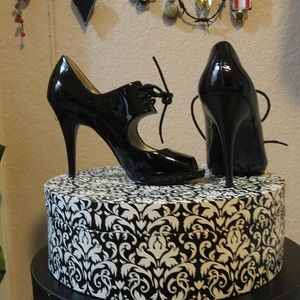 Guess Pumps