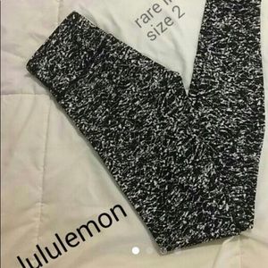 Lululemon Wanderlust high waist leggings! Size 2