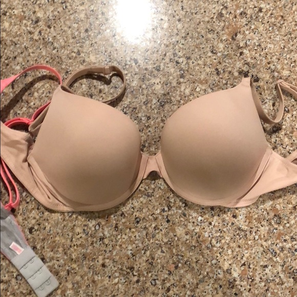 4 PINK Victoria Secret bras 32D - Picture 4 of 7