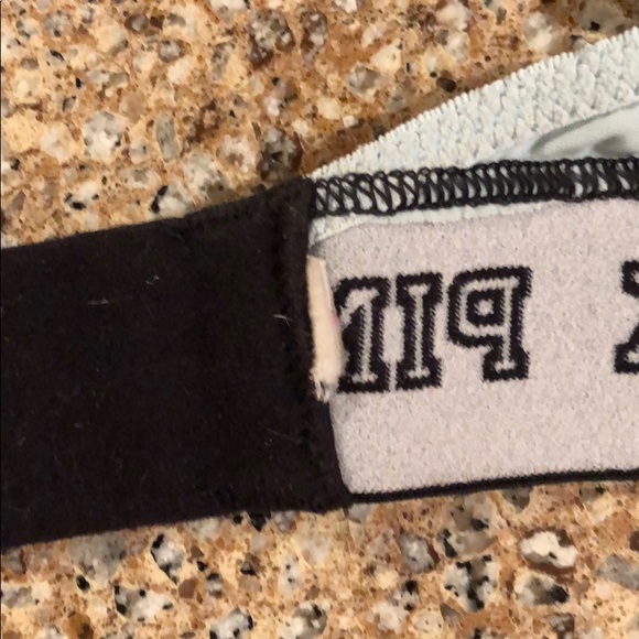 4 PINK Victoria Secret bras 32D - Picture 7 of 7