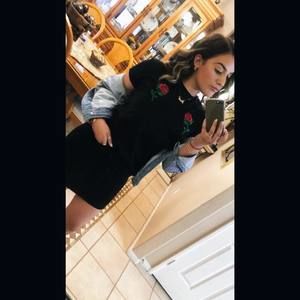 Meet your Posher, Paola