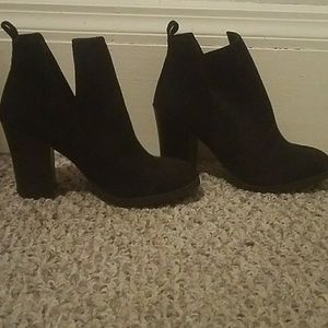 NWOT black booties