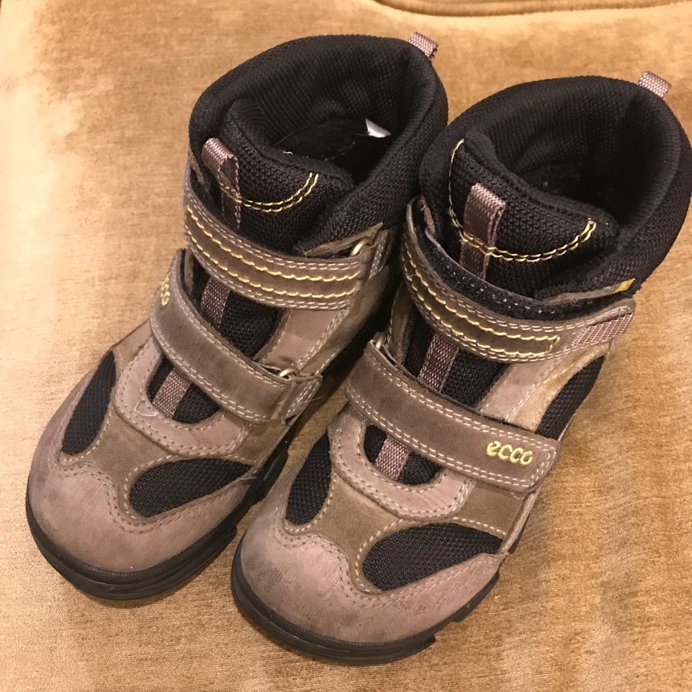 Ecco Kids Shoes Size 32, or 13.3/1 American Size