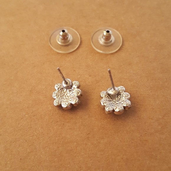 *Donated* Sparkly Green Stud Earrings - Picture 2 of 6