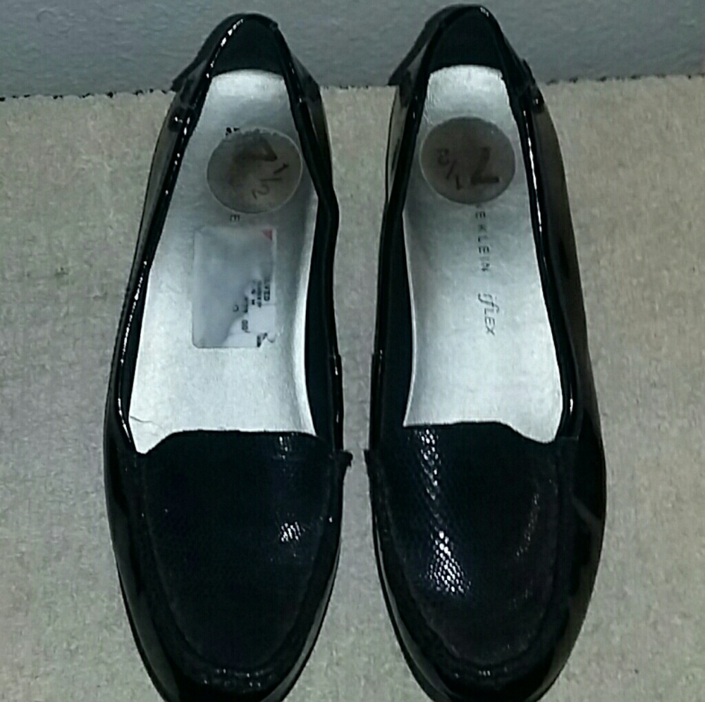 WOMEN'S FLATS - Picture 2 of 2