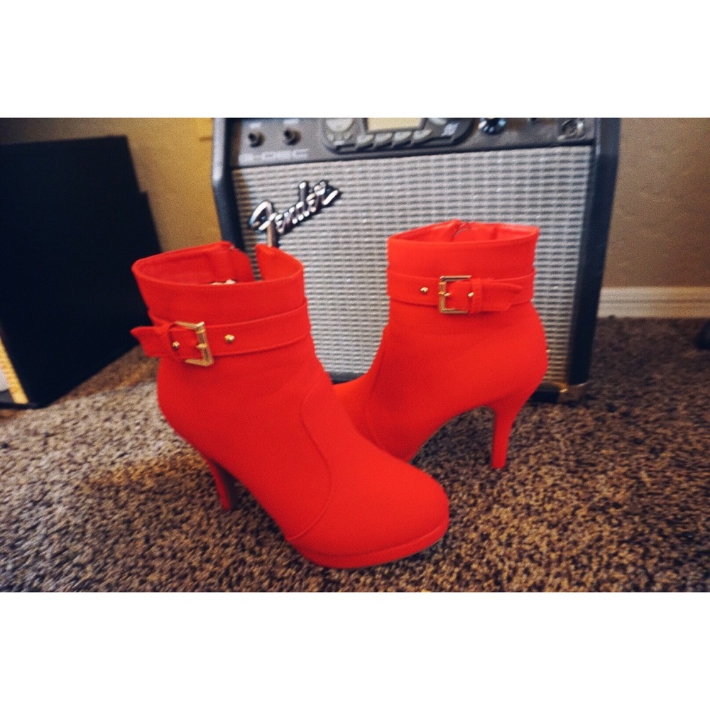 Red Top Moda booty heels