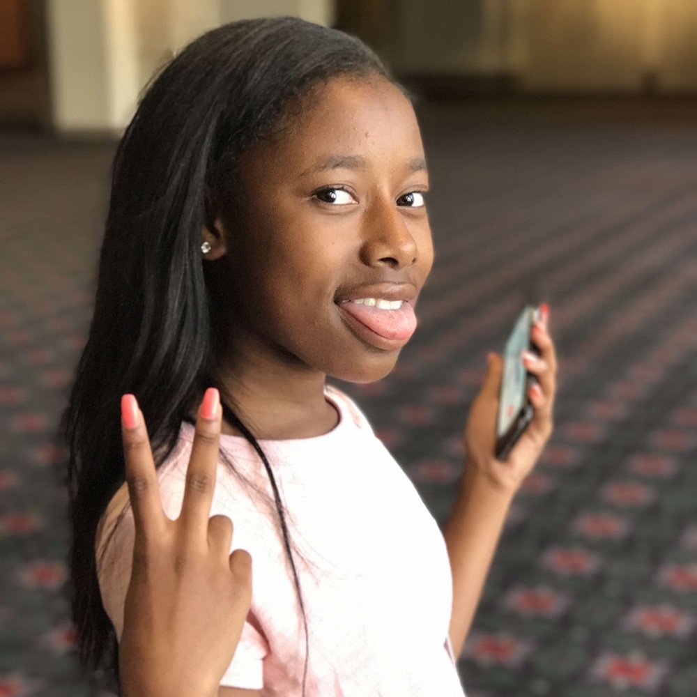 Meet your Posher, Yanna