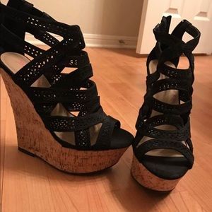 Black wedges