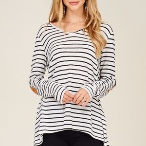 STACCATO Tops - NWT BUTTON BACK SUEDE ELBOW PATCH LONG SLEEVE TOP STACCATO Tops - NWT BUTTON BACK SUEDE ELBOW PATCH LONG SLEEVE TOP