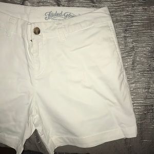 WHITE CHINO SHORTS