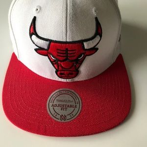 Chicago Bulls "Mitchell & Ness" snapback.