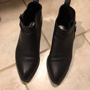 Alex+Alex pointed Black leather booties