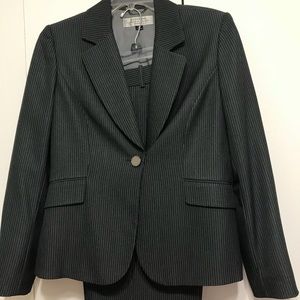 Tahari 8 petite suit set