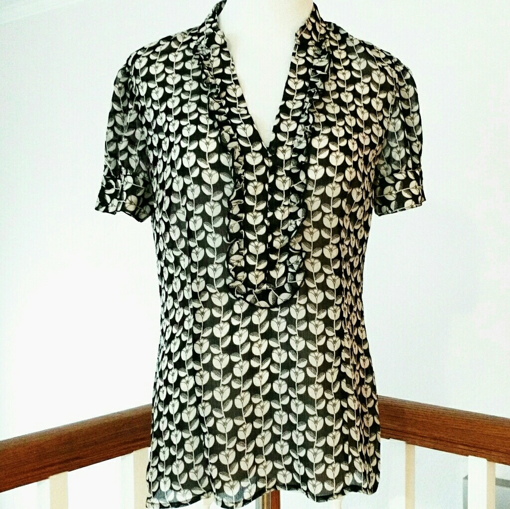 NWOT Charlotte Russe V Neck Button Up Blouse