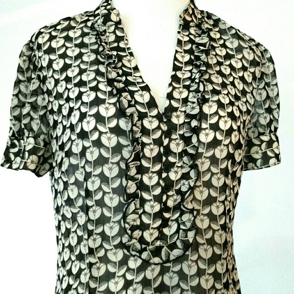 NWOT Charlotte Russe V Neck Button Up Blouse - Picture 2 of 6