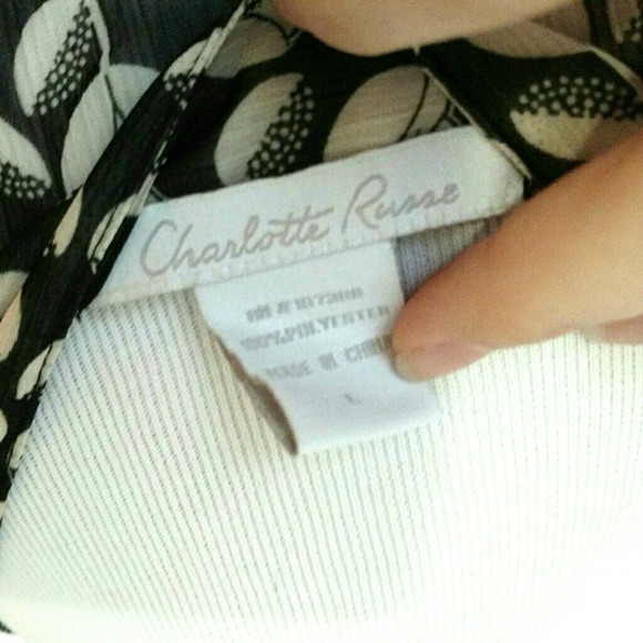 NWOT Charlotte Russe V Neck Button Up Blouse - Picture 6 of 6