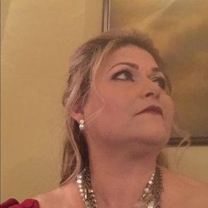 Meet your Posher, Elva