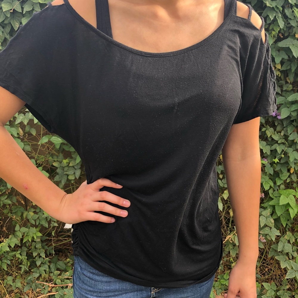 Cute black t-shirt with shoulder cut outs