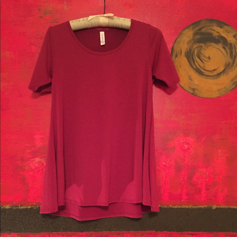 LuLaRoe Perfect T, XS cranberry, NWOT never worn