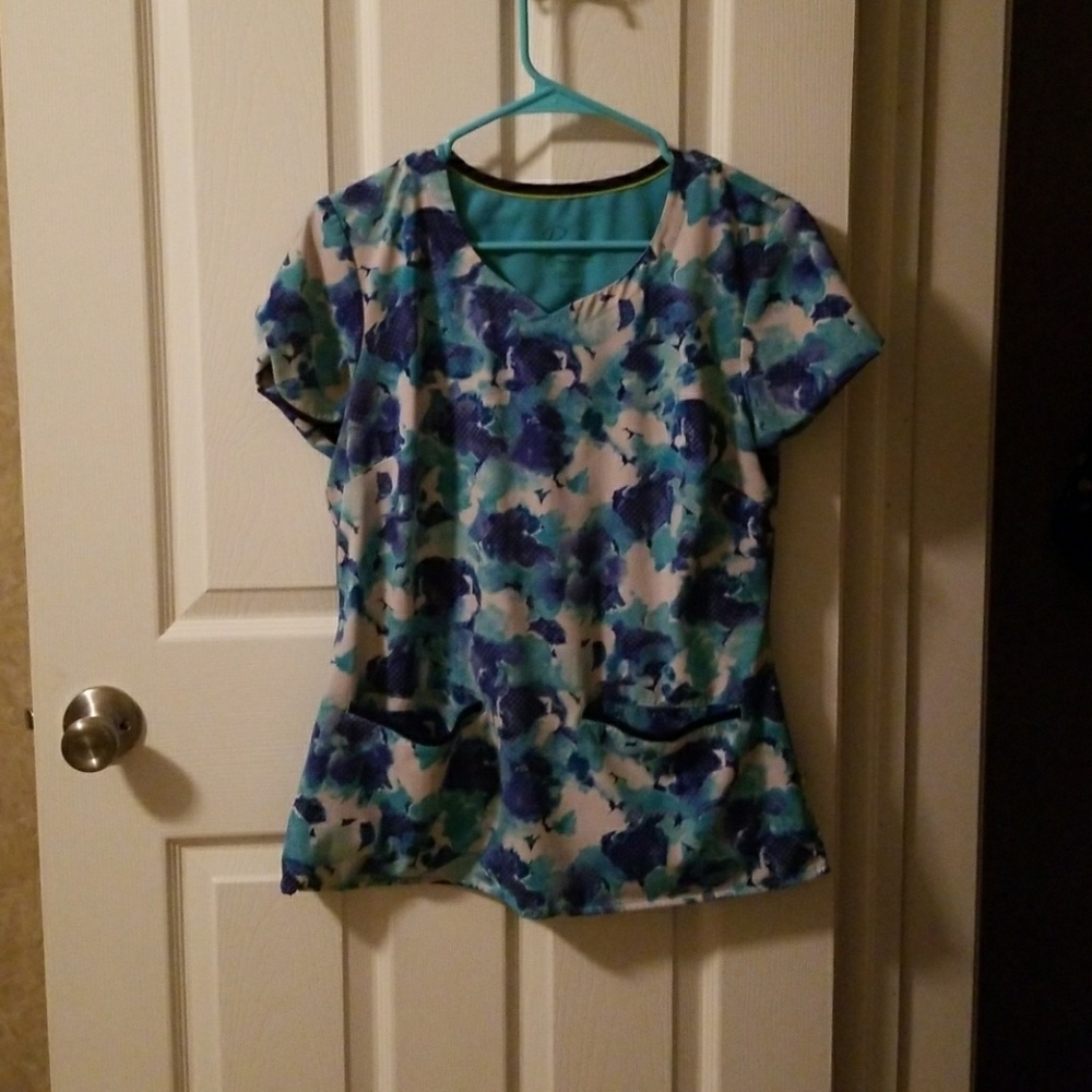 Scrub top. - Picture 3 of 3