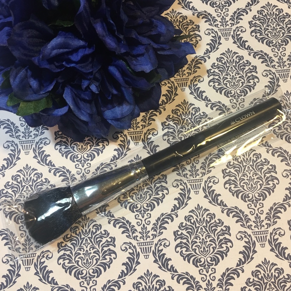 🆕 CROWN BRUSH Chisel Blush brush
