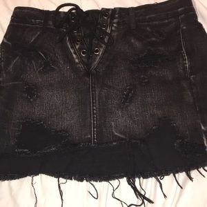 detailed black high waisted mini skirt