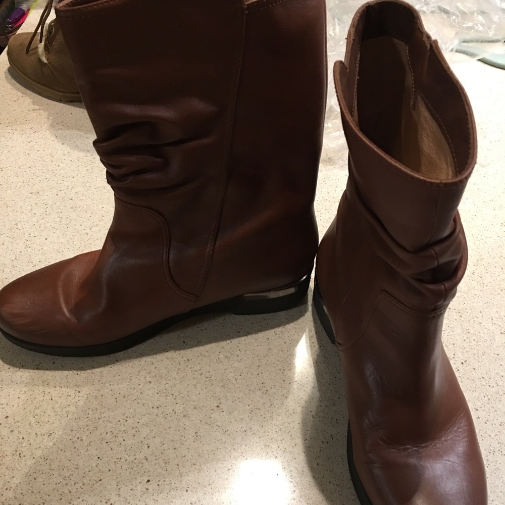 Leather brown short boots