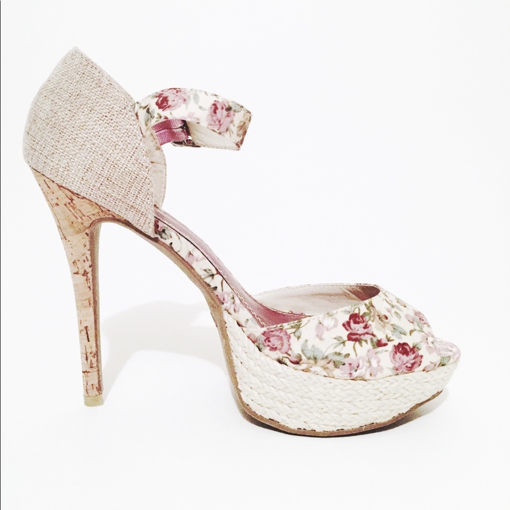 Anne Michelle Sweetheart Floral Pumps