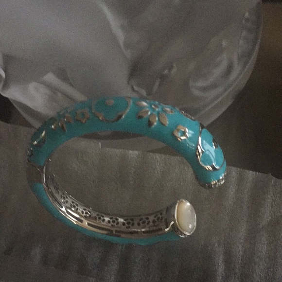 LAUREN G ADAMS Jewelry - LAUREN G ADAMS BANGLE