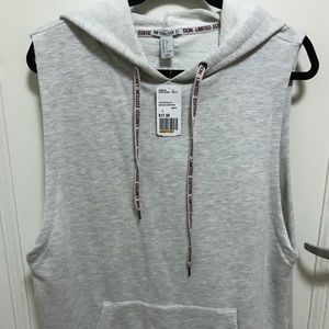 NWT💗LIMITED EDITION sleeveless hoodie Forever21💗