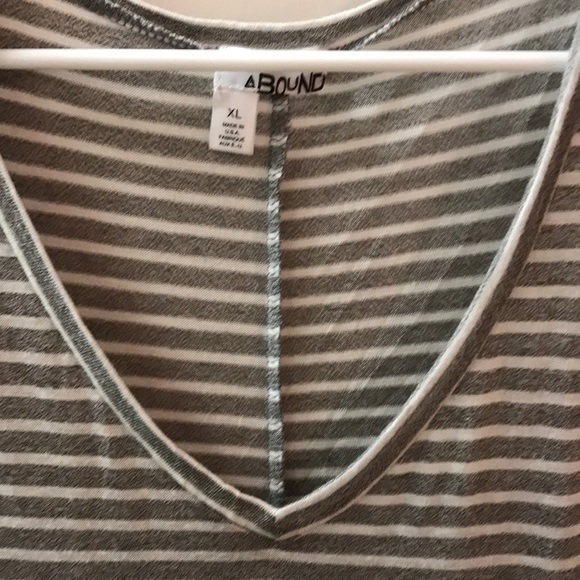 Abound XL Grey & white striped v-neck T - Picture 2 of 5