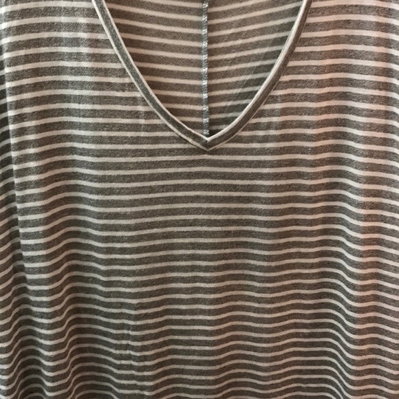 Abound XL Grey & white striped v-neck T - Picture 3 of 5