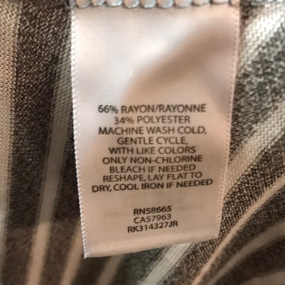 Abound XL Grey & white striped v-neck T - Picture 5 of 5