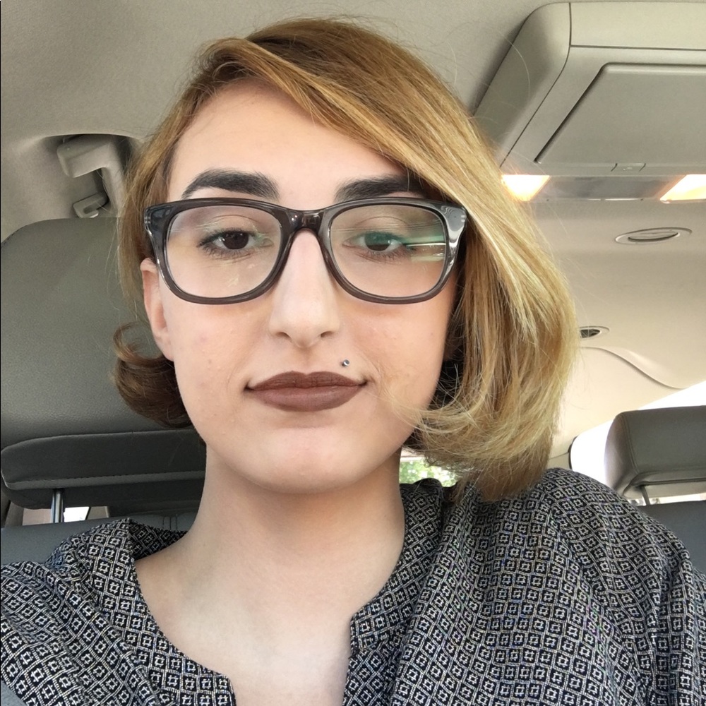 Meet your Posher, Chloe