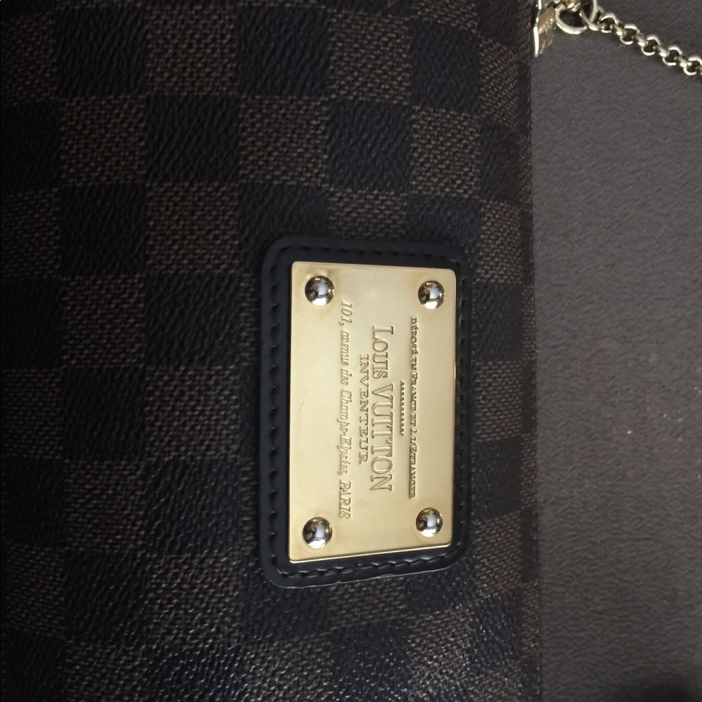 ✨LOUIS VUITTON✨Eva can be used as clutch or cross