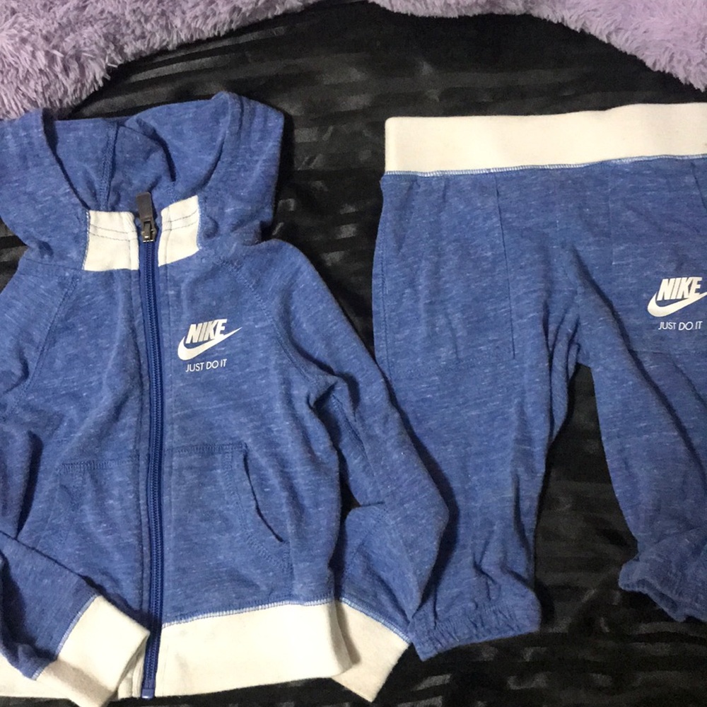 2t toddler Nike sweat suit